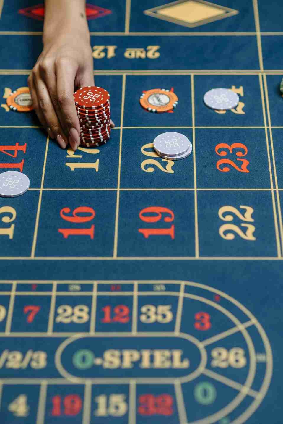 How Live Dealers Transformed Online Casinos